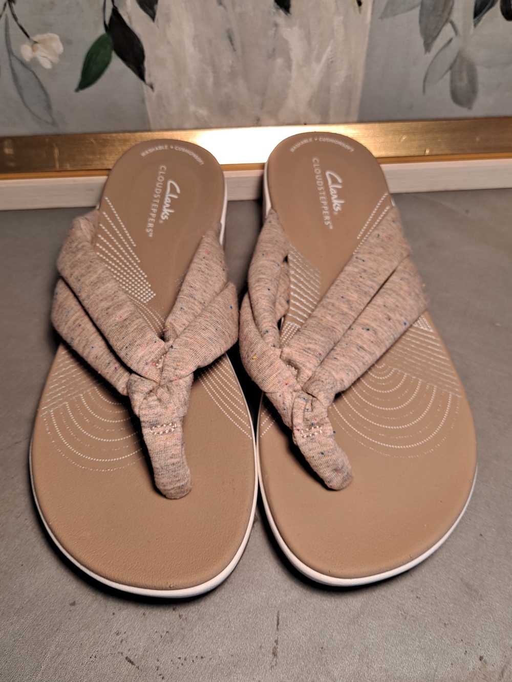 Clarks Cloudsteppers Arla Kaylie Beige Knot Fabric Thong Sandals Casual Relaxed